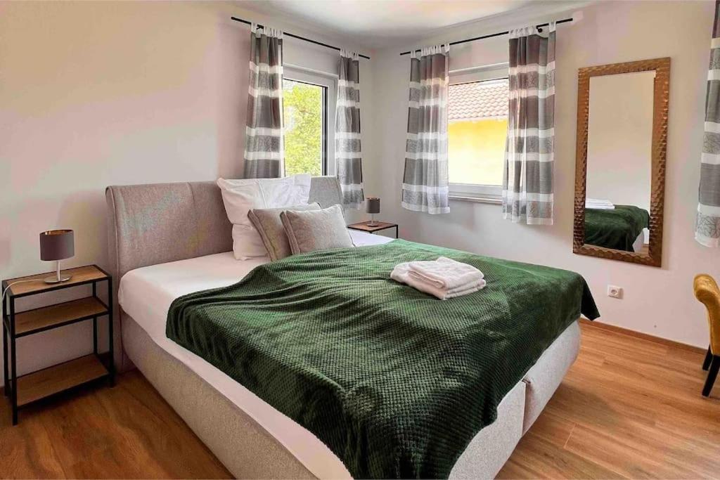 Viel Platz In Burghausen Fuer Freunde Und Familie Apartment Exterior foto