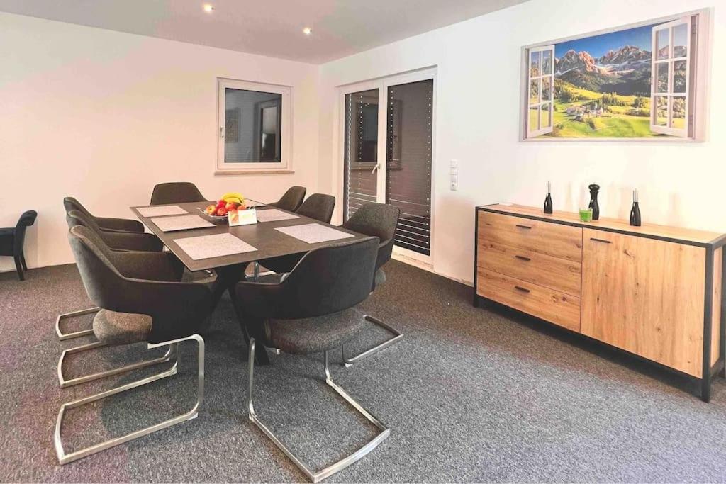 Viel Platz In Burghausen Fuer Freunde Und Familie Apartment Exterior foto